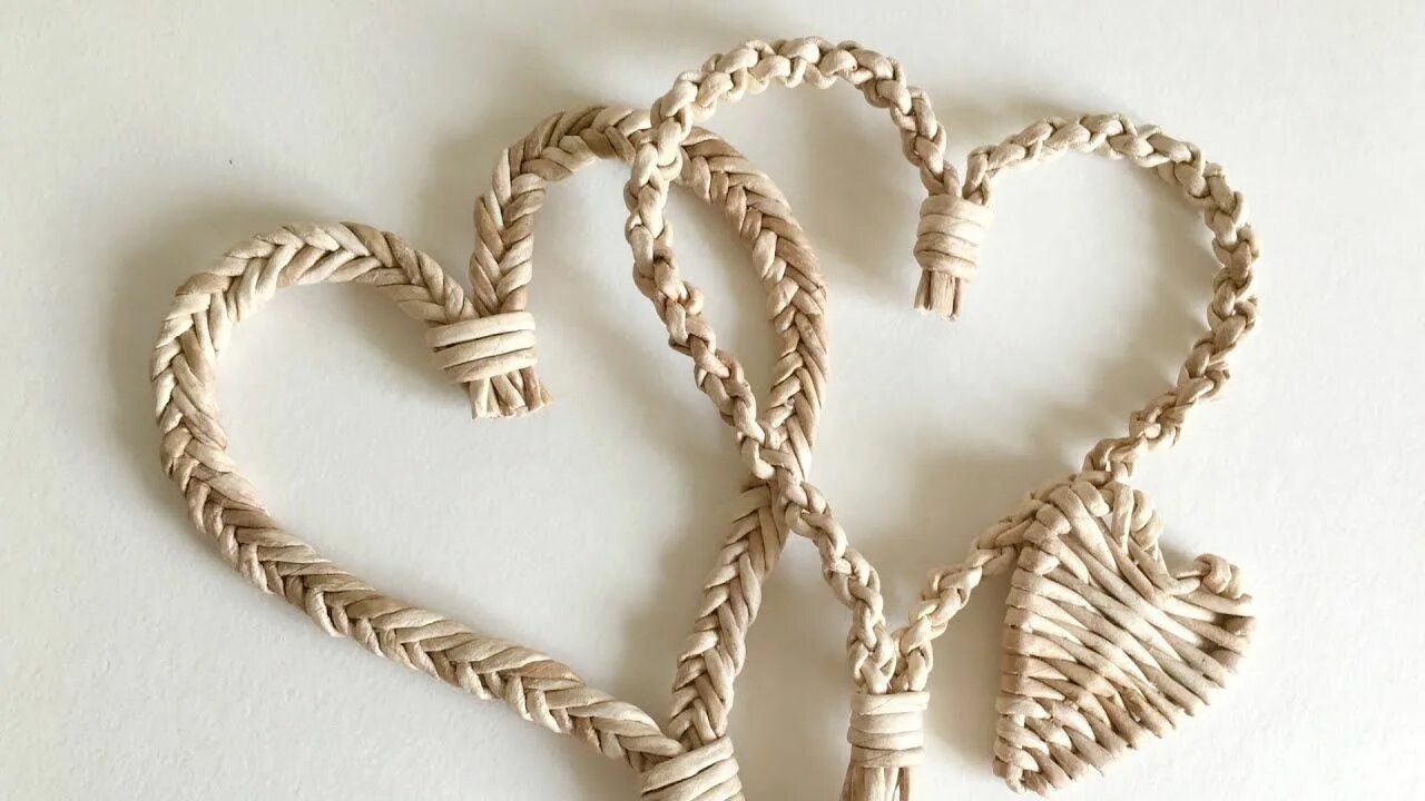 Сердечко из лозы. Лоза сердце. Сердце из лозы. Плетеный венок. Лоза сердце.