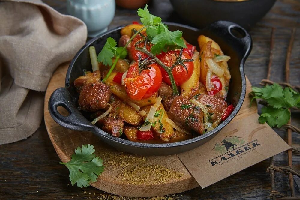 Оджахури рецепт грузинский. Грузинская кухня оджахури. оджахури по-грузински. оджахури с ягненком. оджахури по мегрельски.