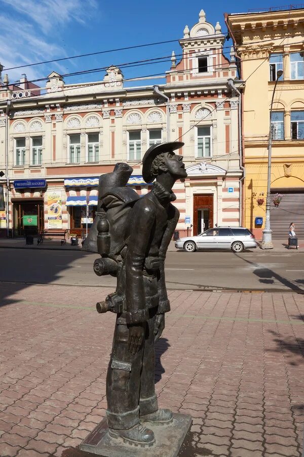 Иркутск для туристов. Иркутск для туристов. Памятник туристу на московском вокзале. Скульптура туриста в иркутске. Иркутск для туристов.