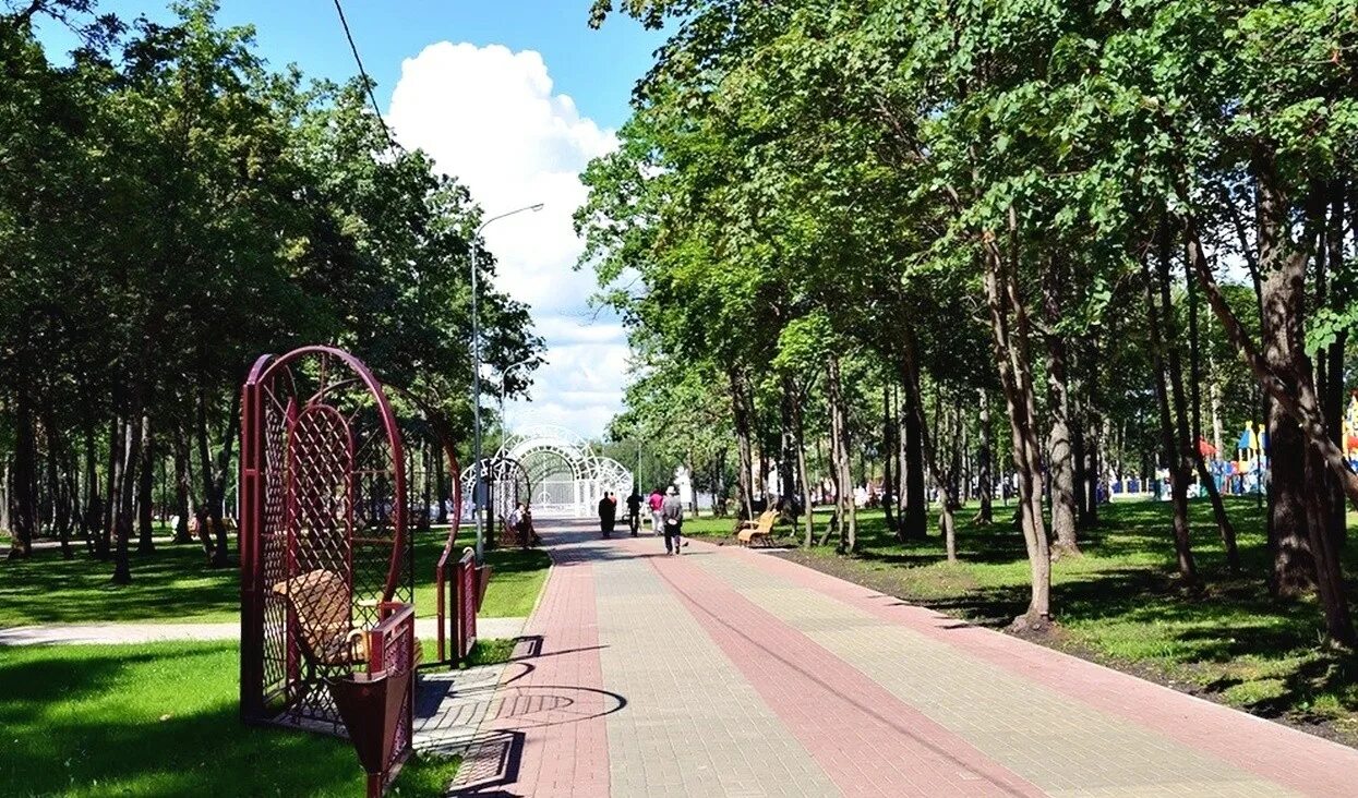 Парк аттракционов саранск светотехстрой. Парк светотехстрой саранск. Фонтан торнадо саранск. Ленинский парк саранск. Парк на светотехстрое в саранске.