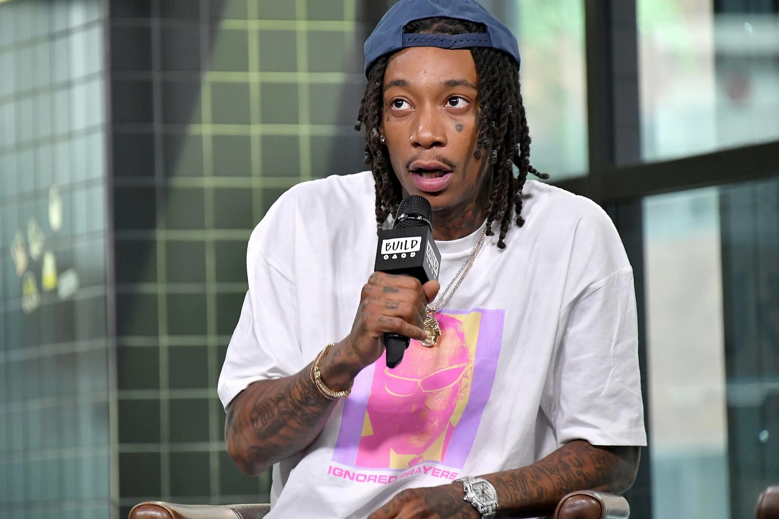 T wiz. Виз калифа 2025. репер вис галифа. the saga of wiz khalifa. wiz khalifa with blunt.