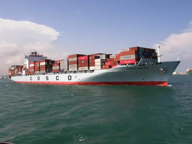 Cosco tracking. Контейнеровоз с кранами. Cosco tracking. Cosco shanghai shipyard. Cosco fish.