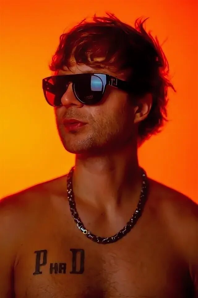 Виталий попов пика. Константин хабенский актер. Виталя пика. Pika рэпер. Виталий попов пика.