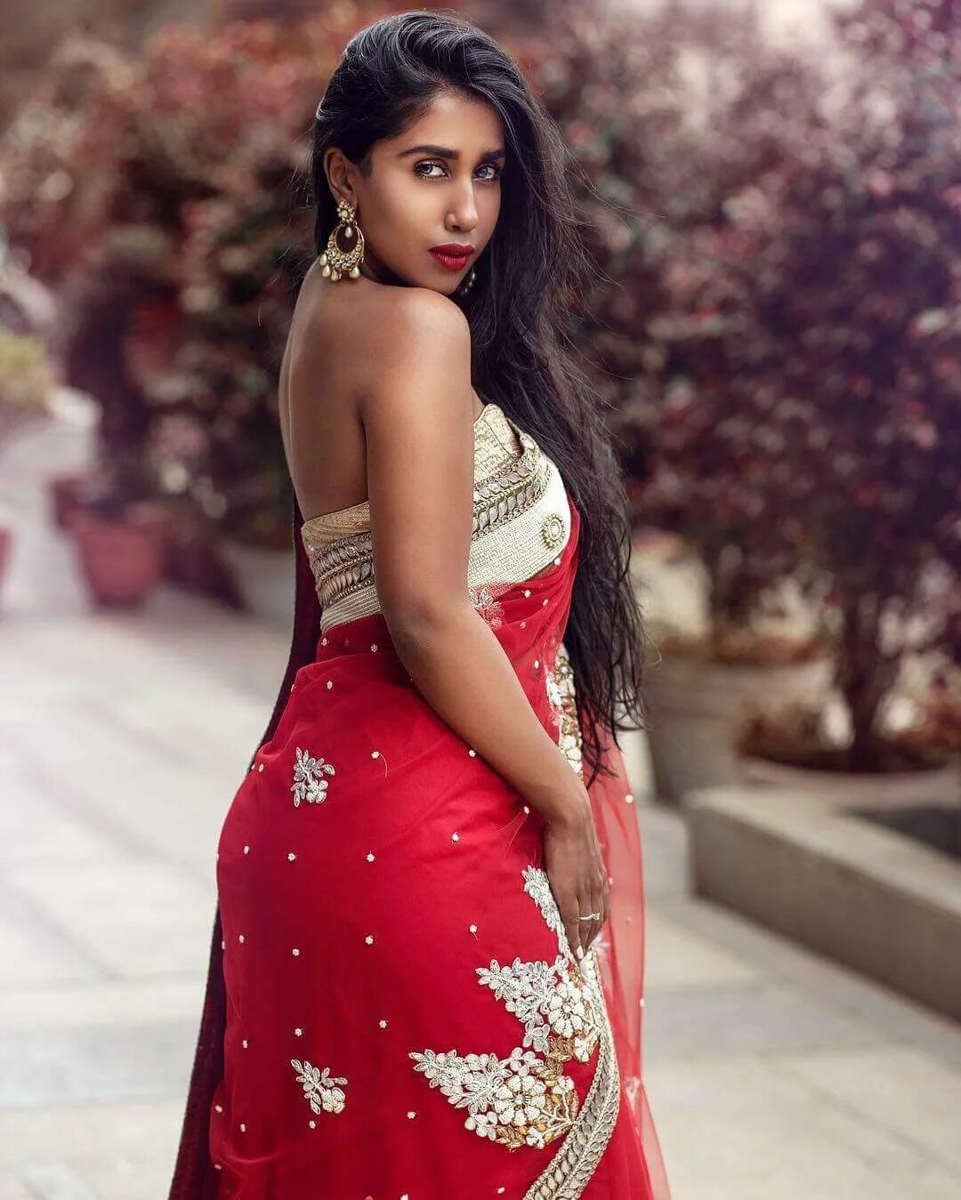A bollywood tail angel. Анушка шарма фотомодели индии. Scarlett rose фотомодель. A bollywood tail angel. Ишмет танцор биография.