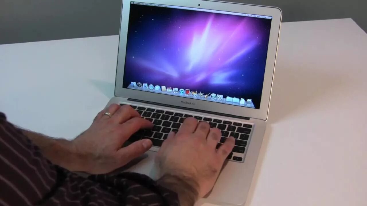 MACBOOK Air 13 inch. Макбук АИР 13 Размеры. MACBOOK Air 13 2010. Apple MACBOOK Air 13 Размеры.