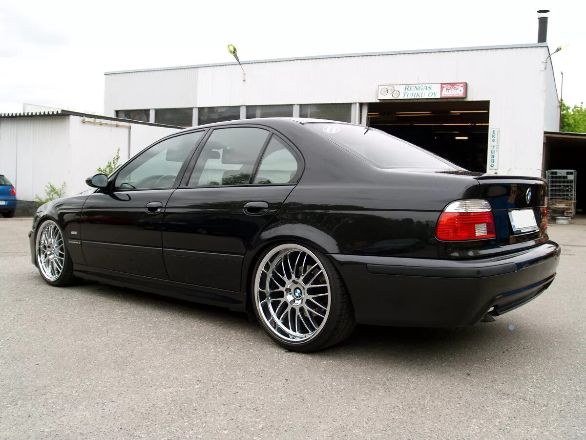 39 00 18. BMW e39 r20. BMW e39 на стиле. BMW e39 65 стиль. БМВ е39 r18.