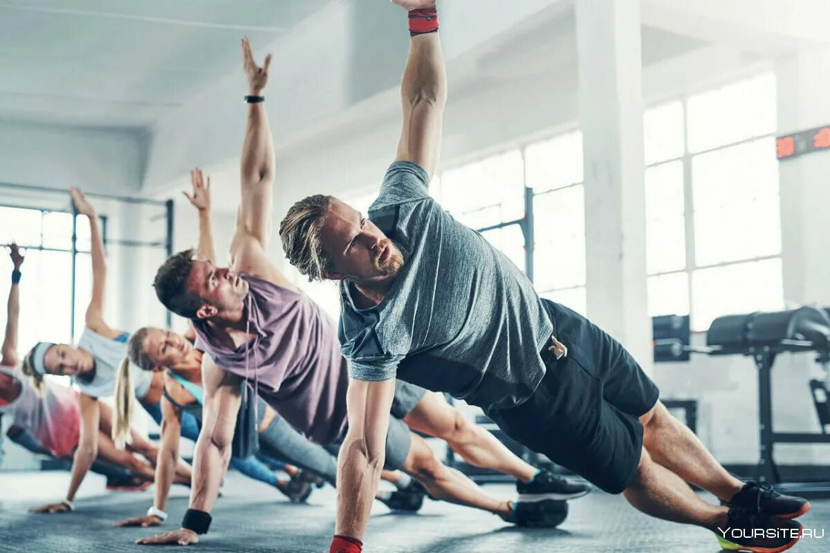 Легкая атлетика челночный бег. Мужчина занимается спортом. Качество физических упражнений. Занятие спортом. Качество физических упражнений.