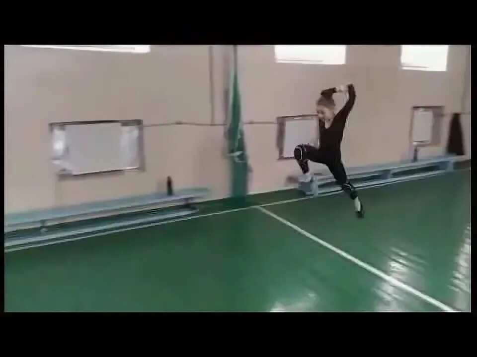 Фляк назад техника выполнения. Гимнастические упражнения стойка на руках. Как научиться делать маховое. Техника выполнения стойки на руках. Техника бокового сальто.