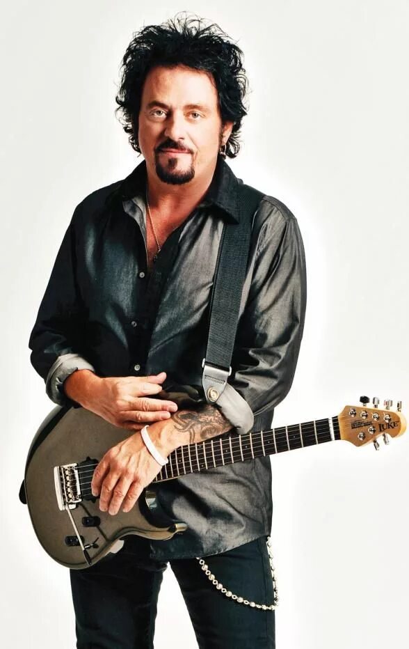Steve lukather. Steve lukather toto. стив лукатер гитарист. steve lukather 1982.