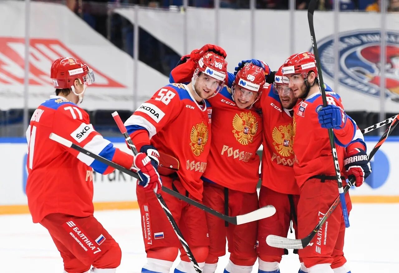 Россия Финляндия хоккей. Российские хоккеисты. Сборная России по хоккею. Хоккей сборная России с Кубком. Игры хоккей есть сегодня