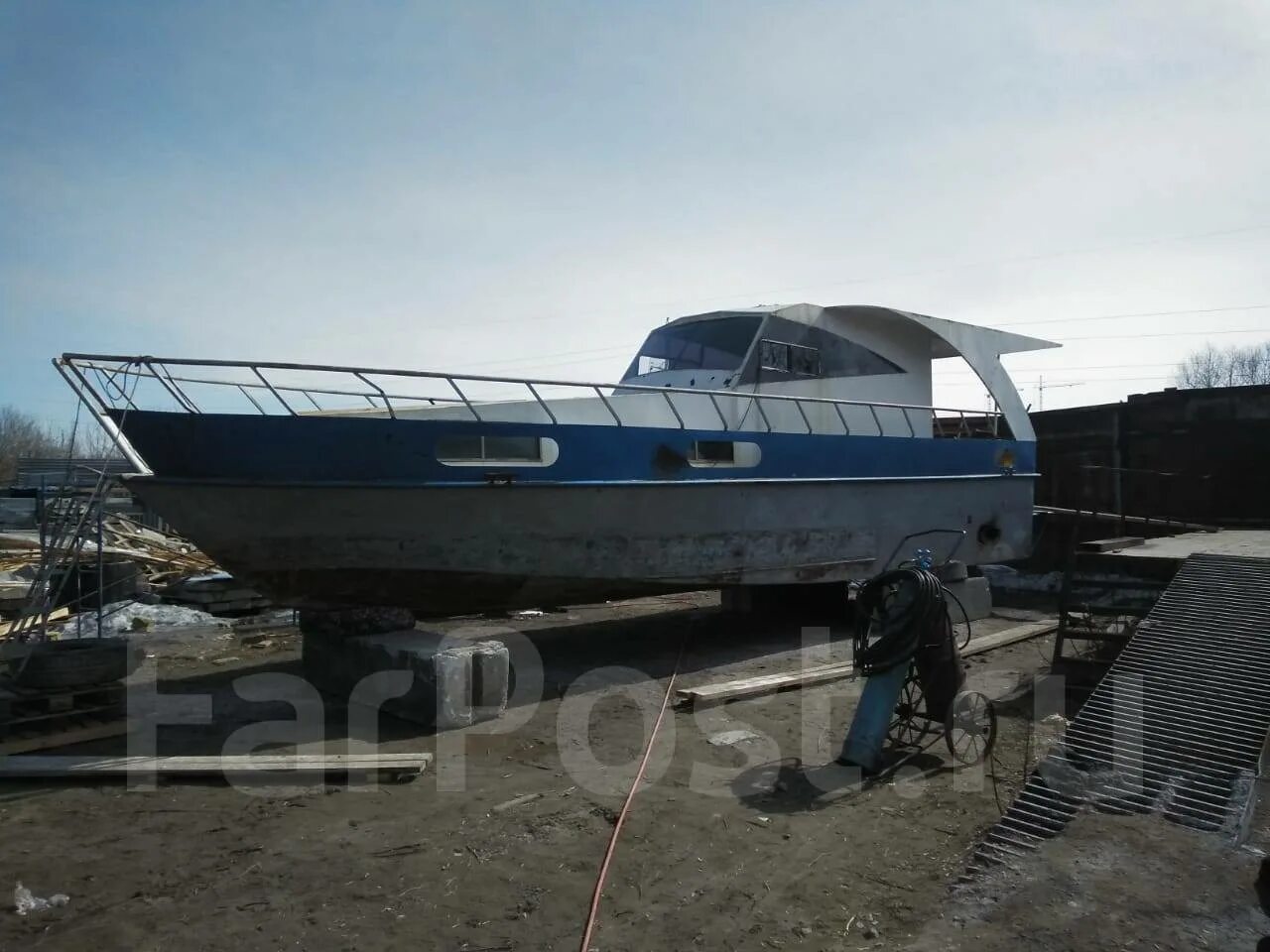 Теплоход в хабаровске на набережной. Катер амур 2 ямаха. Катер в хабаровске. Yamaha fr-28 sv. Катер амур 2.