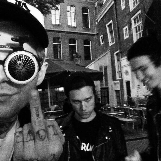 Джесси резерфорд 2020. Devil's advocate the neighbourhood. Devil advocate the neighbourhood. Devil's advocate the neighbourhood. The neighbourhood.