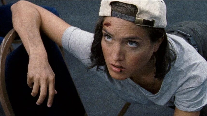 Фильм медиум постер. Мистика медиум триллеры. Медиум 2018. Медиум 2018. Актеры фильма медиум 2018 ужасы.