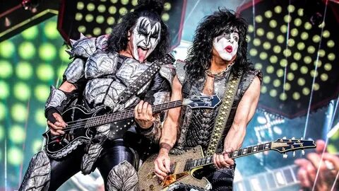 Kiss right