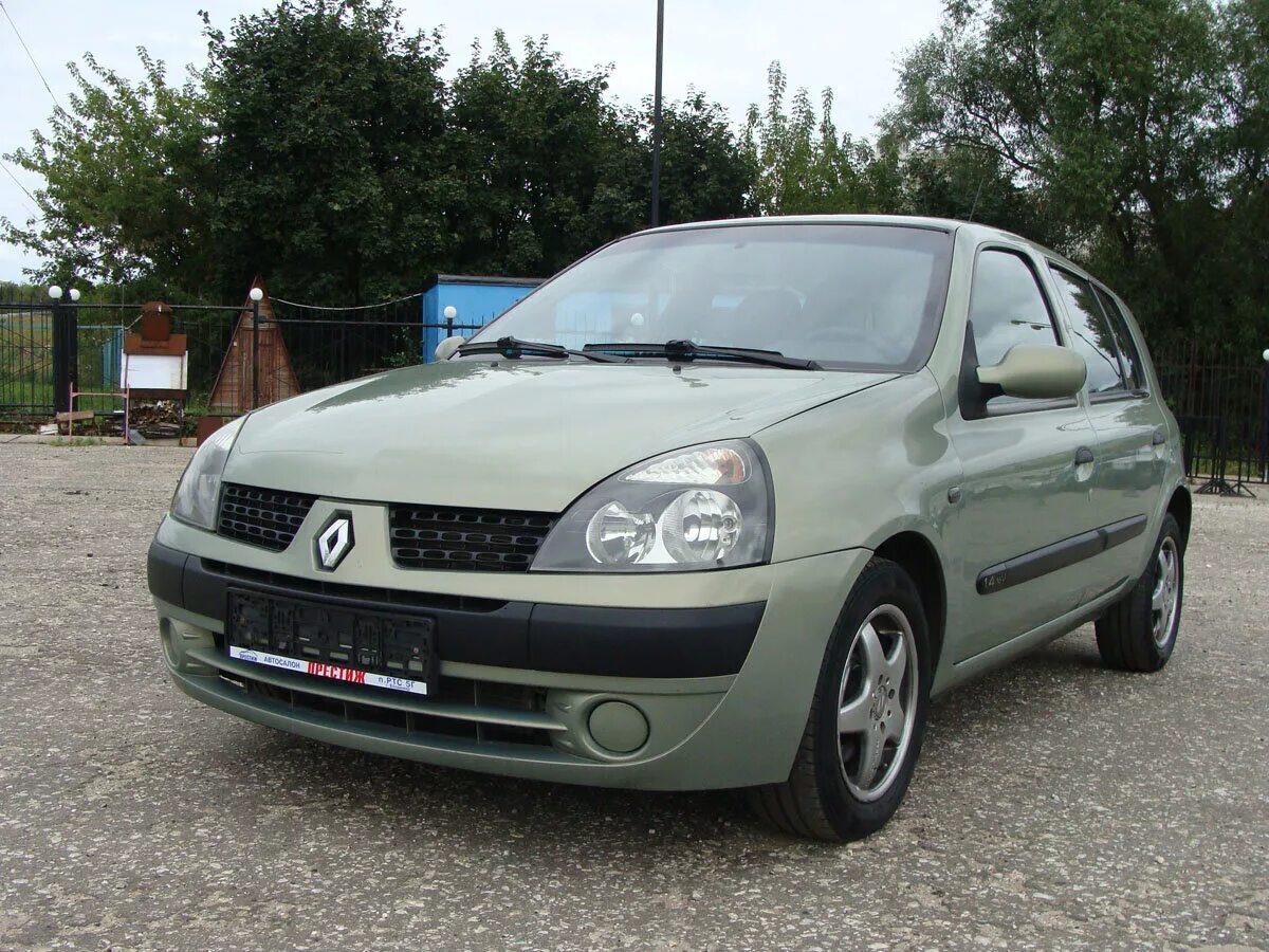 2 июня 2003. Рено Клио 2 2003. Рено Клио 2 Рестайлинг. Рено Клио 2003 седан. Renault Clio 2003 автомат.