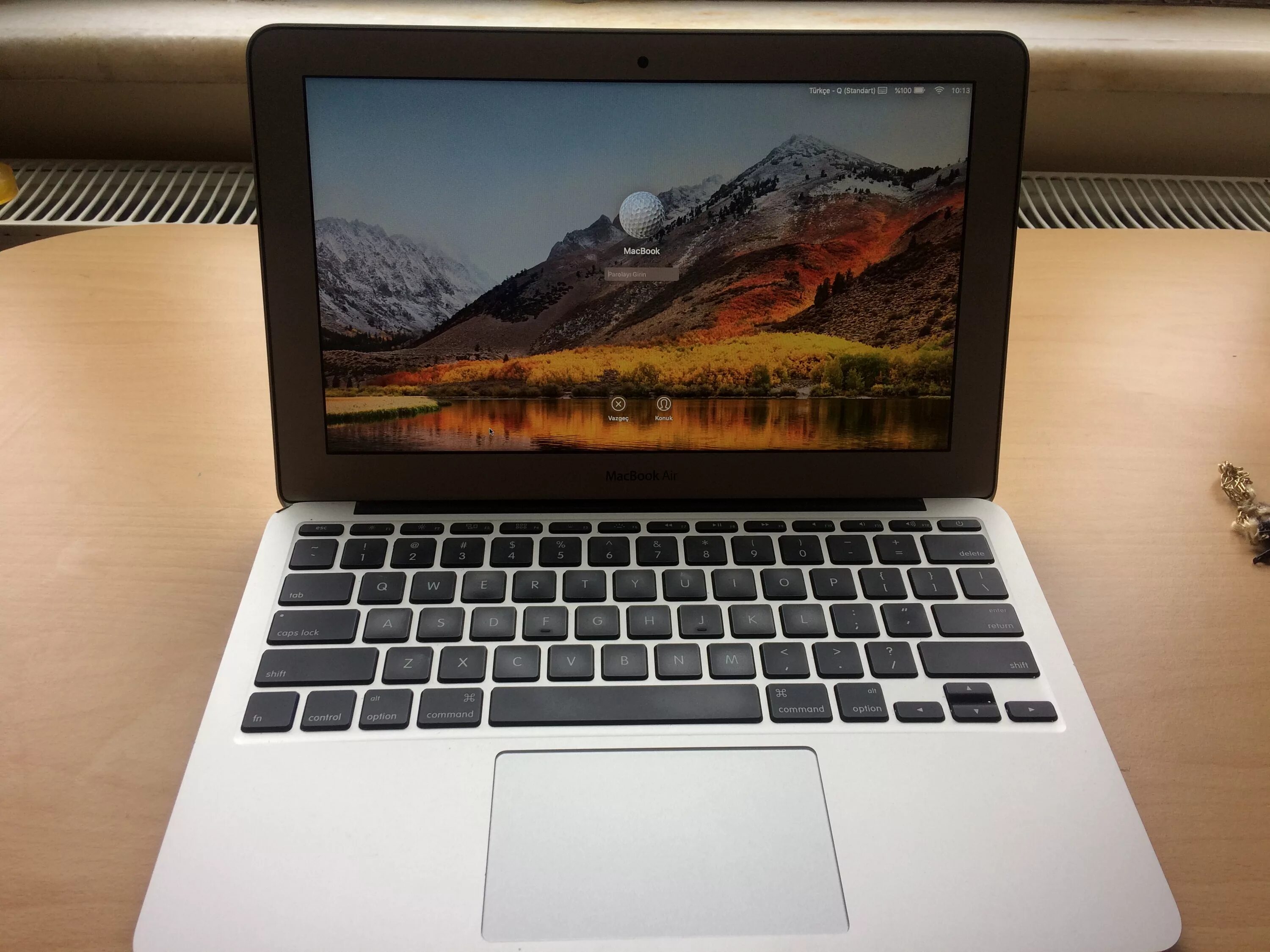 Купить macbook 11. Макбук АИР 2017. Макбук i5. Ноутбук Apple MACBOOK Air 11 Mid 2013. Макбук Эйр 2013 габариты.