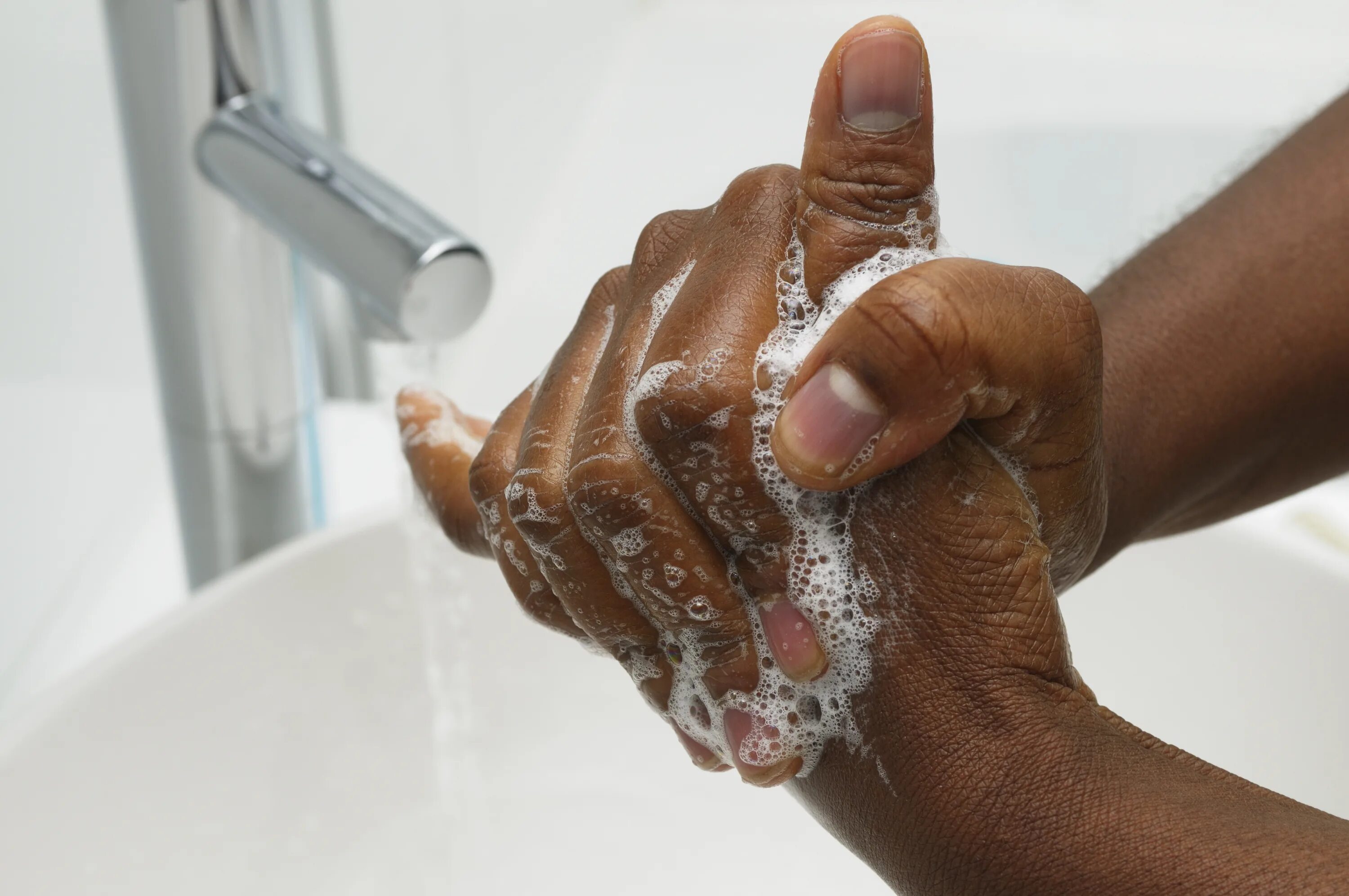 Мытье рук. Мыло для рук. Мыть руки. Умываю руки.