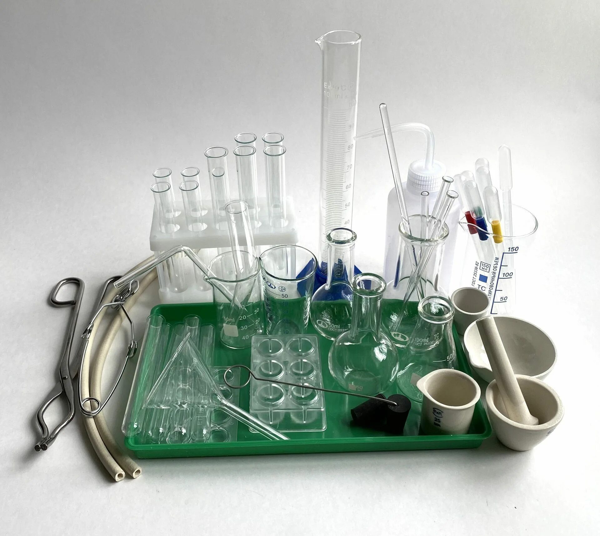 Газовые горелки для микробиологической лаборатории. Набор хим. Лаборант в химической лаборатории. Химико-аналитическая лаборатория. Лаборатория по буровым растворам.