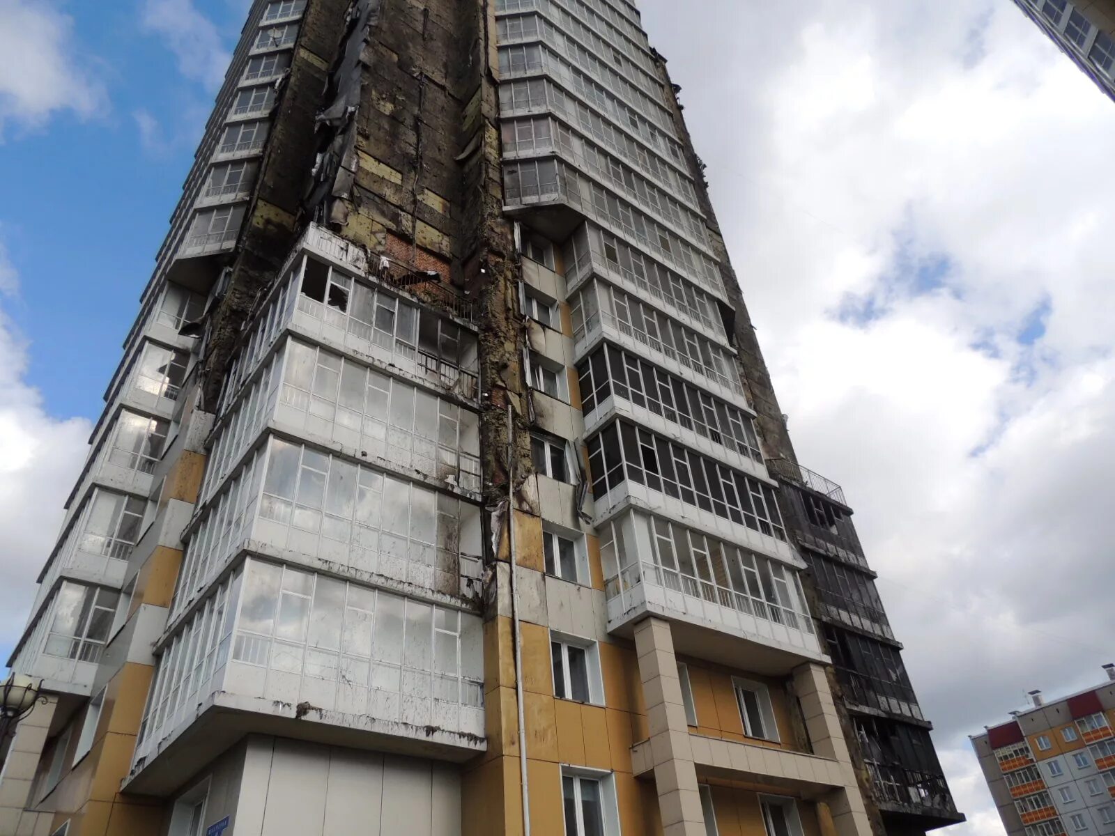 Арба н арбан смарт. Мужества 10 в красноярске. Арбан на линейной. Панельные высотки. Дом на шахтерском.