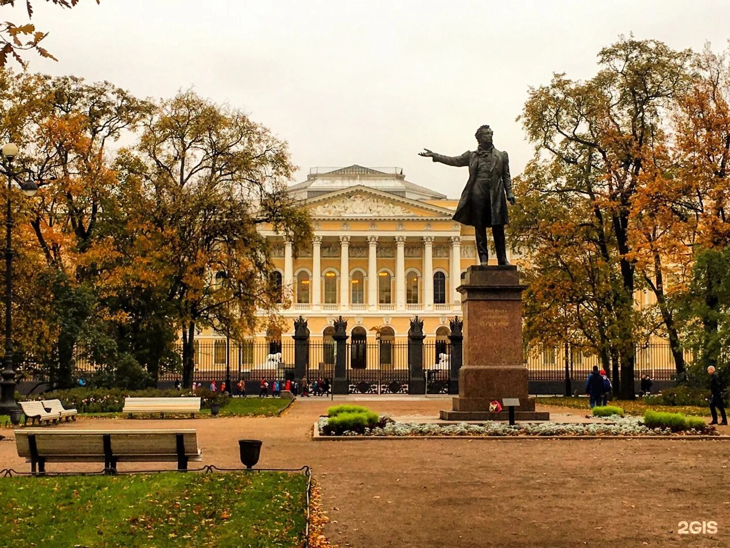 Спб пушкин 1. Памятник Пушкину у русского музея. Памятник Пушкина СПБ площадь искусств. Памятник а. с. Пушкину (Санкт-Петербург, площадь искусств). Пушкин памятник в Петербурге у русского музея.