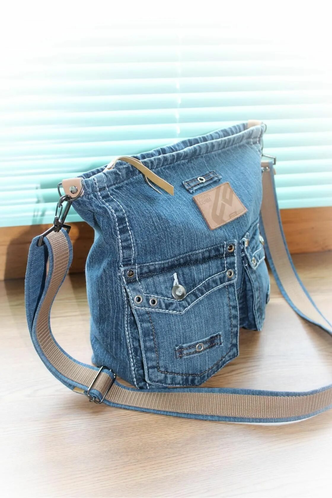 Маленькие сумки из джинсов. Сумка джинсовая vinetria denim. джинсовая сумочка бенеттон. необычные джинсовые сумки. маленькая джинсовая сумка.