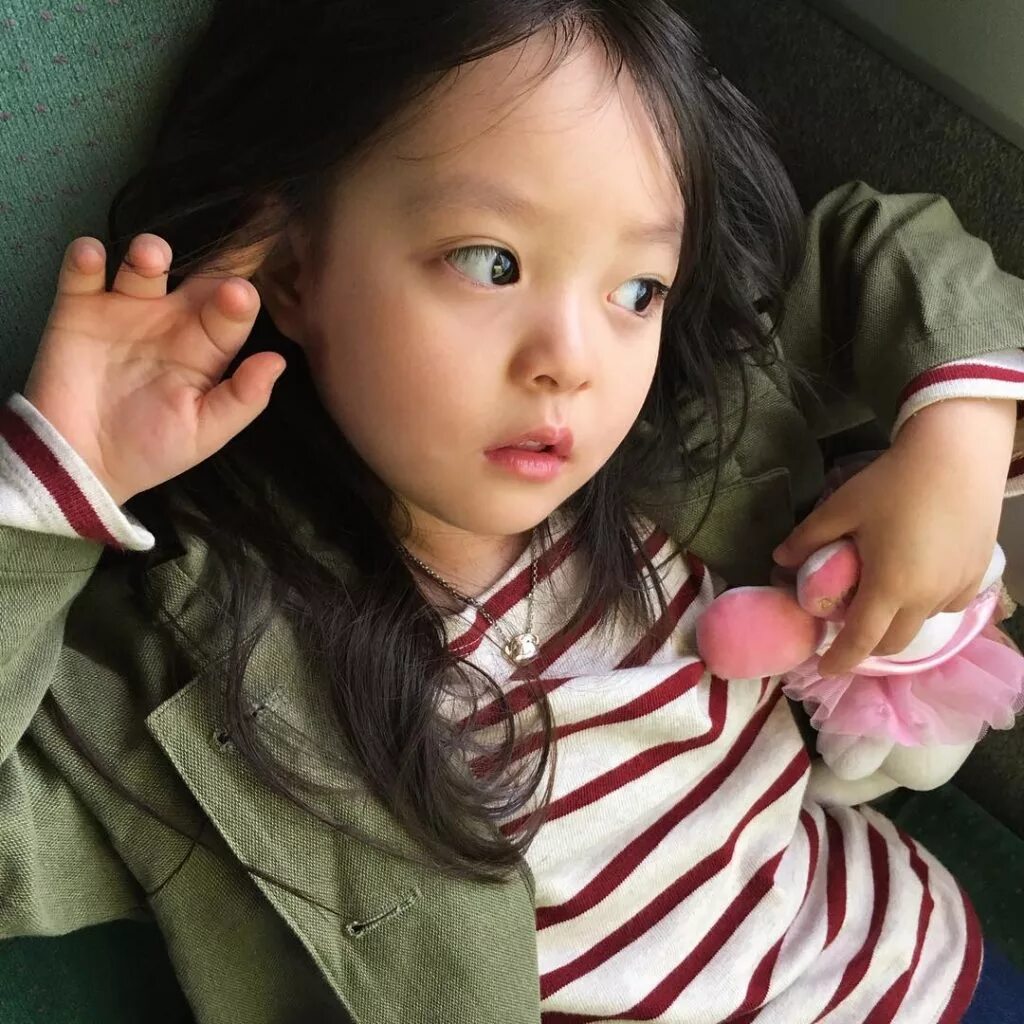 Китайские девочки. Метисы мама русская папа кореец. Дочь китайки деда. Масако мизутани китаянка. Китаянка с дочкой.