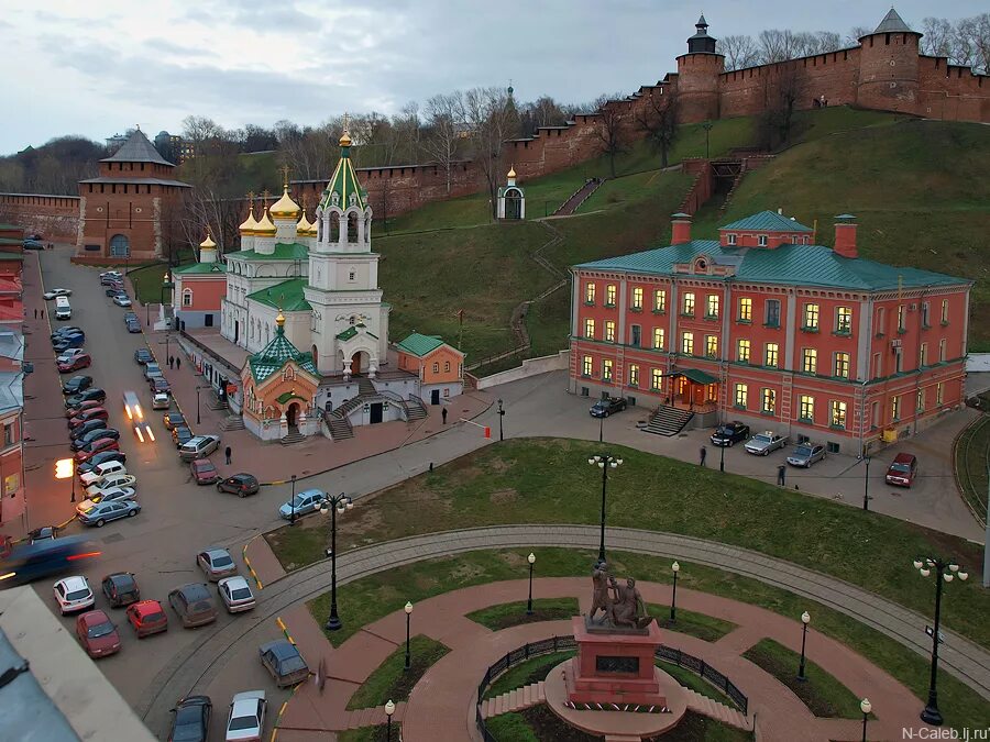 Нижний новгород европейский город. Рождественская улица Нижний Новгород. Рождественская улица Нижний Новгород достопримечательности. Нижегородский Кремль улица. Рождественская Нижний Новгород Кремль.