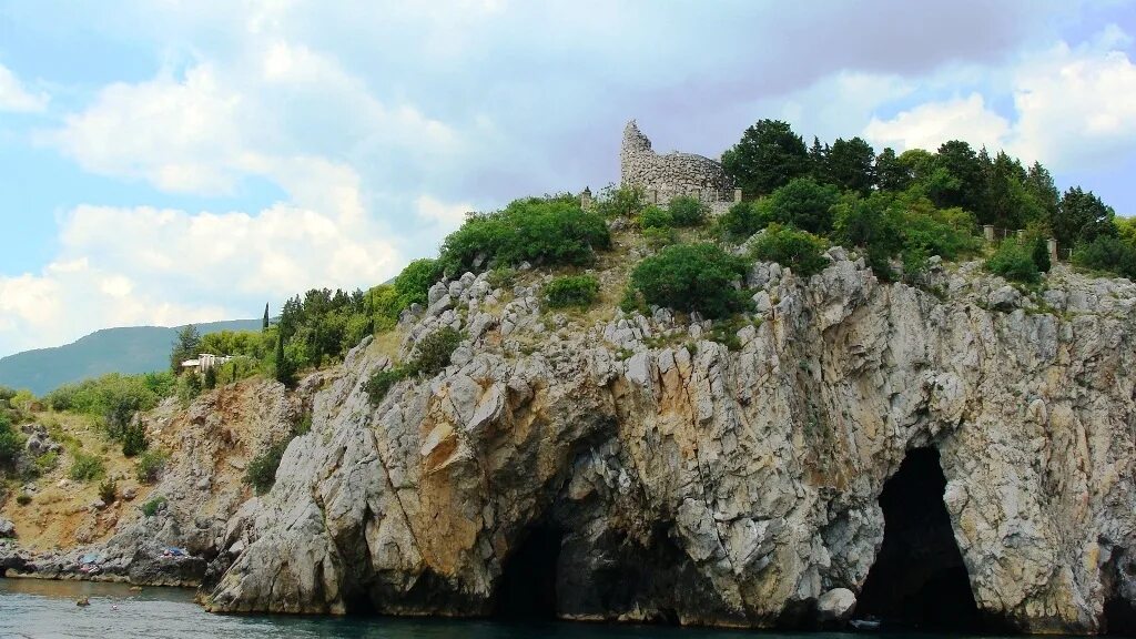 Рассвет в ласпи. Бухта тихая южно-сахалинск. Бухта пушкина. Сахалин профиль пушкина. Мыс тобизина приморский край.