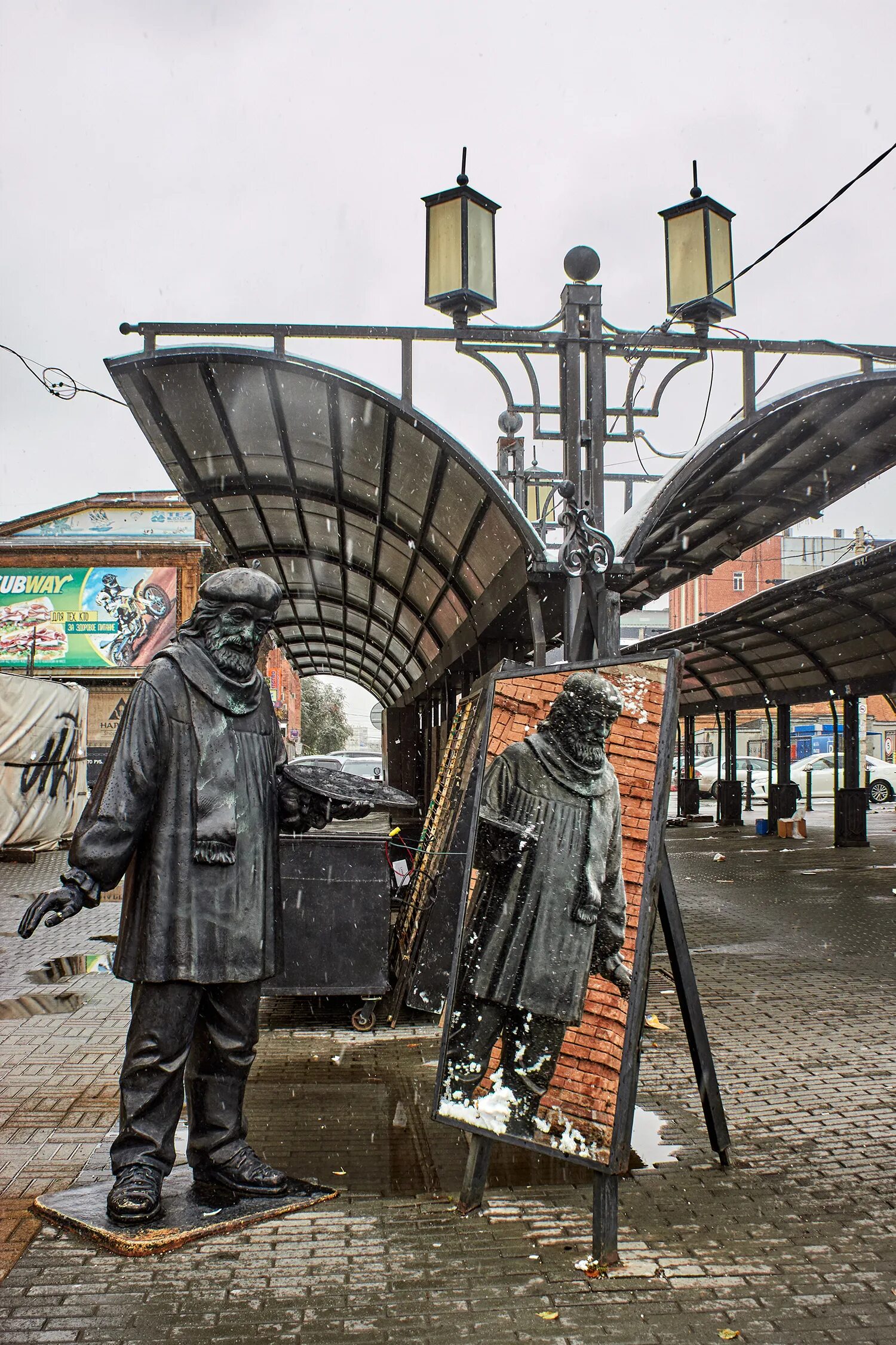 Телефон на кировке челябинск. Челябинск Кировка Арбат. Памятники на Арбате в Челябинске. Улица Арбат в Челябинске Кировка. Кировка памятники Челябинск.