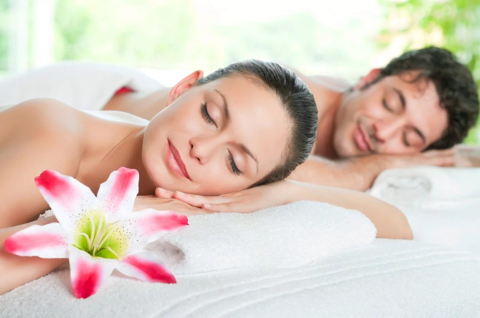 Couple massage. Спа салон массаж. Спа для двоих. Пара в спа. Пара в спа салоне.