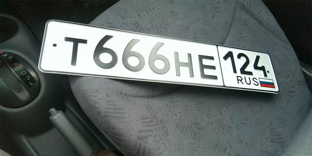 Сколько стоят номера 666 на машину. Автомобильные номера 666. 666 Регион автомобильный номерной знак. Машина с номером 666. Номерной знак 666 27\.