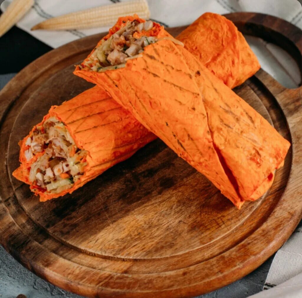 шаверма в сырном лаваше. шаверма в лаваше с сыром. донер в сырном лаваше. шаурма сырная. сырный лаваш.