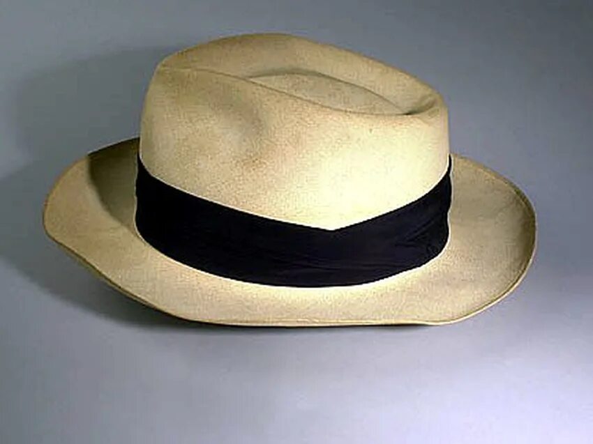 Шляпки для презентации. Мопс не гребень. Интересные головные уборы. Панама национальный головной убор. Еврейская шапочка с пейсами.