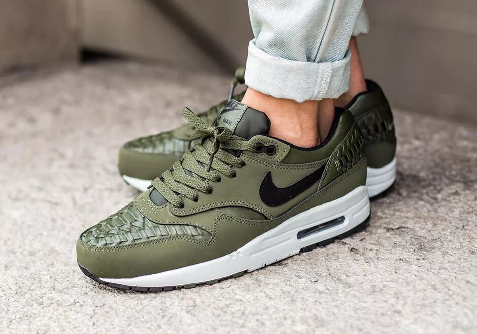 Nike хаки. Nike Air Max 1 Green. Найк АИР Макс 90 хаки. Nike Air Max 1 оливковые. Nike Air Max 1 зеленые.