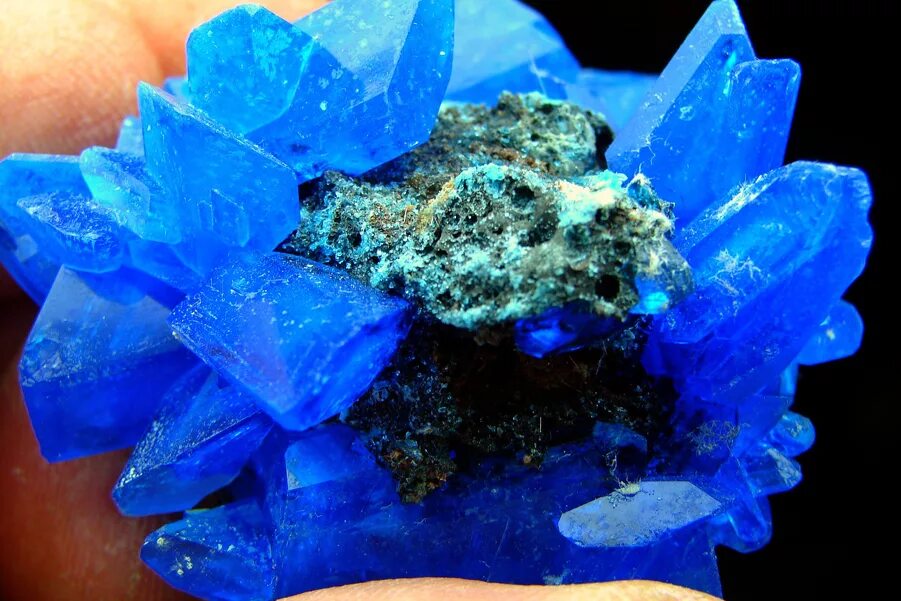 Самоцветы памира. Пейнит ограненный. Самое полезное ископаемое в мире. Ванадинит на барите. Халькантит минерал.