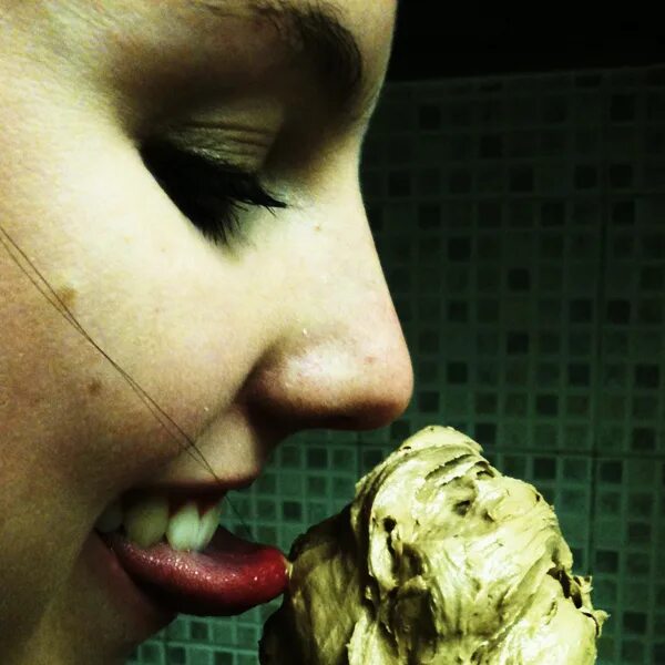 Две девочки одна чашка. Герлз ван кап. Двк девушки одна чашка. Две девушки и одна чаша. Две левушка одна чашка.