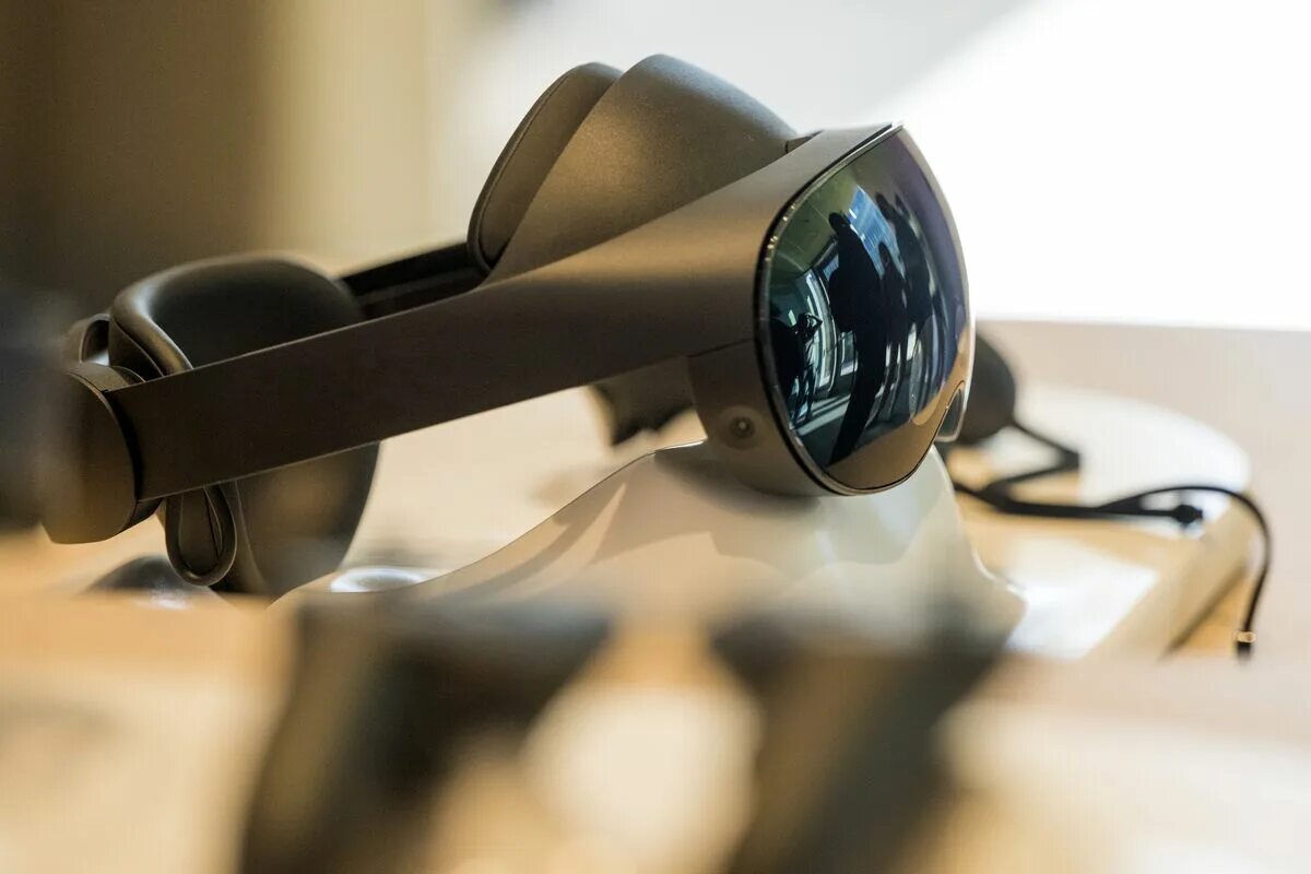 Очки виртуальной реальности эйпл. VR шлем Apple. Apple VR очки 2023. VR гарнитура Apple. Apple vr pro