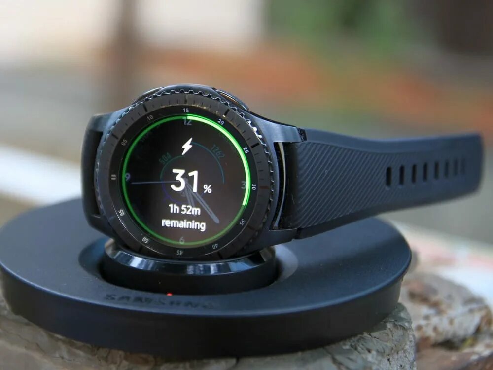 Galaxy watch разряжаются. Смарт часы самсунг gear s3 frontier. galaxy watch gear s3 frontier. часы самсунг galaxy gear 3. часы samsung gear s3 аккумулятор.