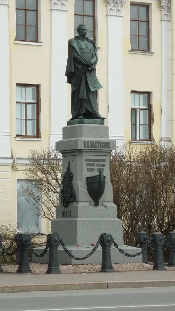 П к ление. Пахтусов Кронштадт памятник. Памятник Петру Кузьмичу Пахтусову в Кронштадте. Памятник Петру Кузьмичу Пахтусову.