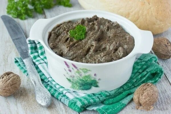 Паштет из куриной печени с черносливом. Паштет куриный с черносливом. Паштет из индюшиной печени с орехами. Паштет печеночный с черносливом. Паштет с черносливом