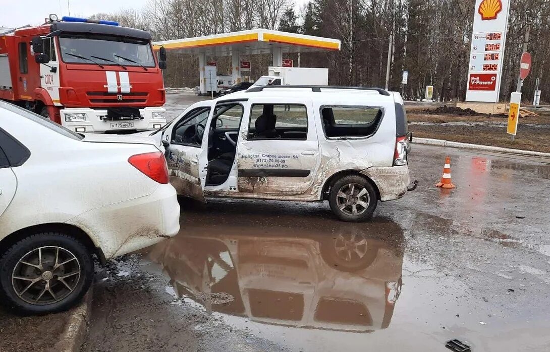 Пошехонское шоссе 32. Дтп вологда на пошехонском шоссе. Дтп вологда сегодня на пошехонском шоссе. Дтп на ленинградской у моста вологда. Дтп вологда пошехонское шоссе.
