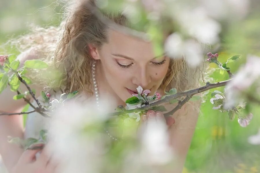 Люция киреева уфа. Солнце счастье радость. Красивые женщины мотиватор. Позитивные цитаты для поднятия настроения. Счастье картинки.