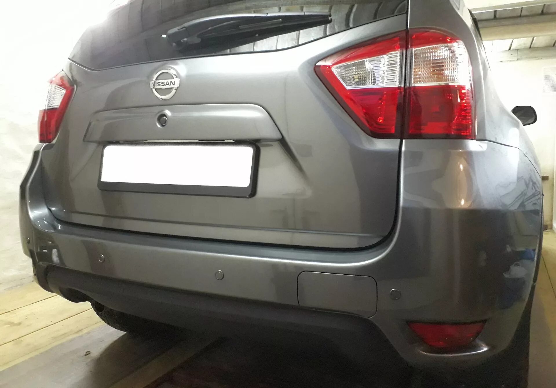 Nissan Terrano задние парктроники. Террано 3 парктроник. Парктроники на Ниссан Террано. Накладка парктроника Terrano 2015.