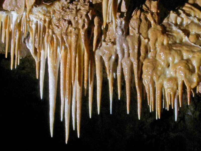 Лед сосульки. Сосульки. Сосульки сталактиты. Сосульки. Появляются сосульки.
