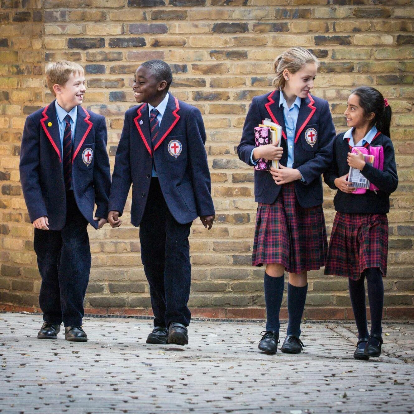 Children in britain school. St Marys School Ascot форма. Школа сент-Джордж. Школы Великобритании. Школьная форма в Великобритании.