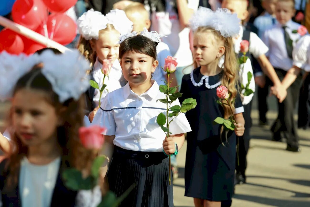 1 Сентября. Красивые школы России. Сентябрь. На первое сентября в школе военные. События 6 сентября