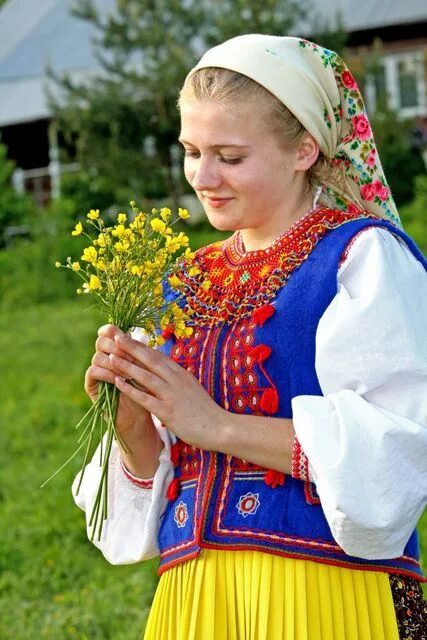 Польская внешность. Польская девушка в национальном костюме. Польские девушки внешность. Поляки внешность. Как правильно полька или полячка