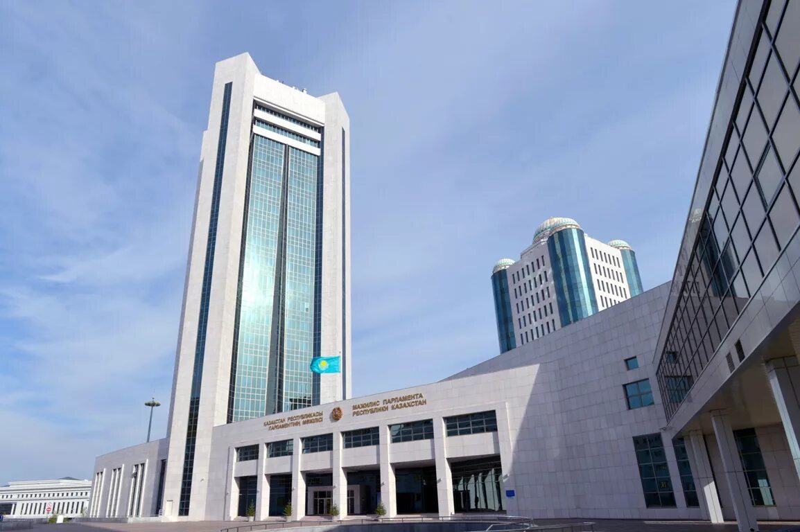 Парламент казахстана. Парламент рк здание. Парламент казахстана здание. Мажилис рк. Парламент казахстана здание.