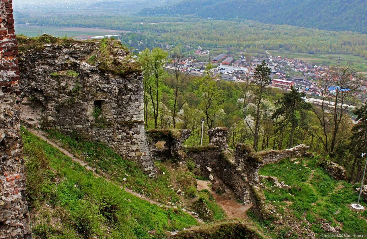 Закарпатье хуст. Хустский замок хуст. карпаты хуст. хуст замки карпаты. хуст горы.