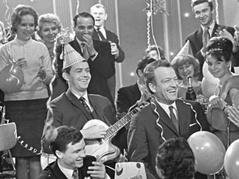 Огонек 80 года. Первый голубой огонек 1962. голубой огонек 1977 старыгин. эдуард хиль голубой огонек. голубой огонек 1979.